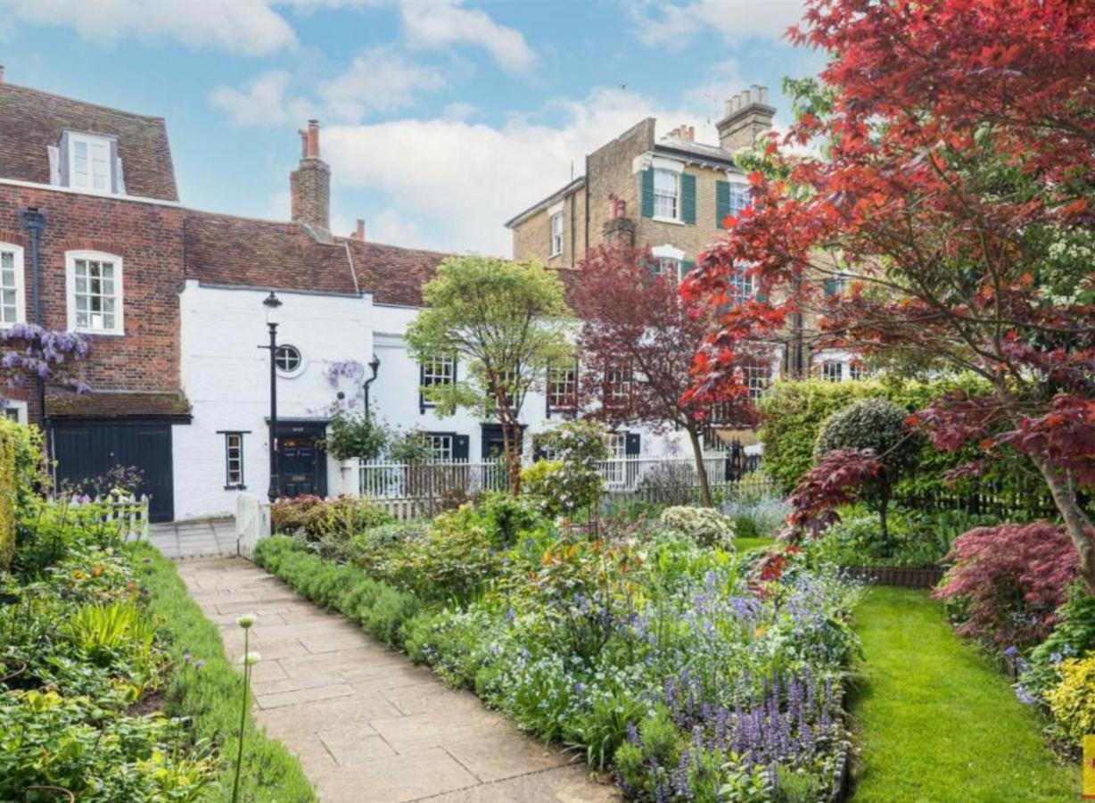 Clarendon Cottage Enfield Bagian luar foto