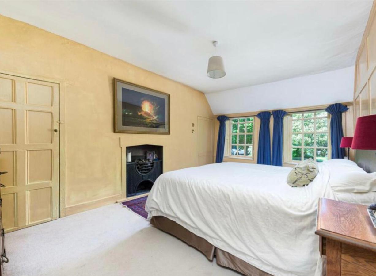 Clarendon Cottage Enfield Bagian luar foto