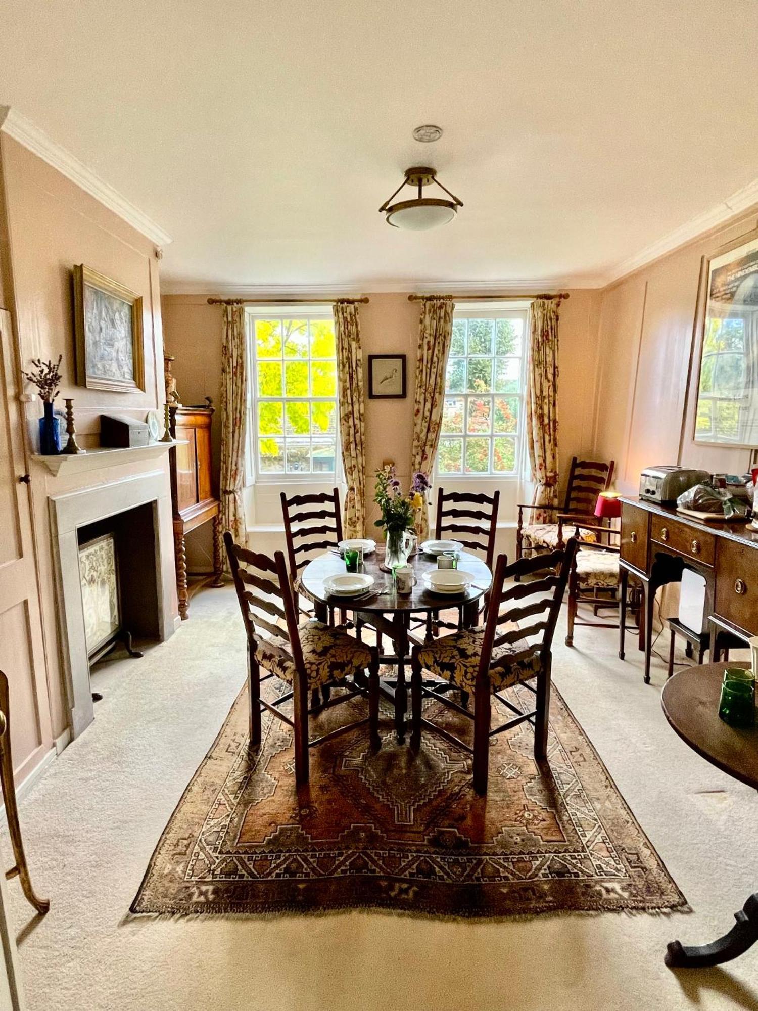 Clarendon Cottage Enfield Bagian luar foto